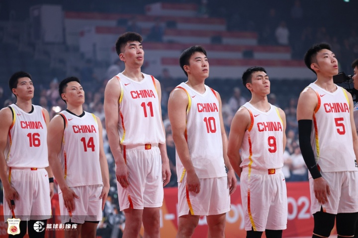 优势明显！中国男篮半场篮板数25