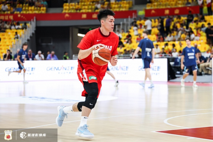 手感不佳！庞峥麟6投0中没有得分 拿到2板2助