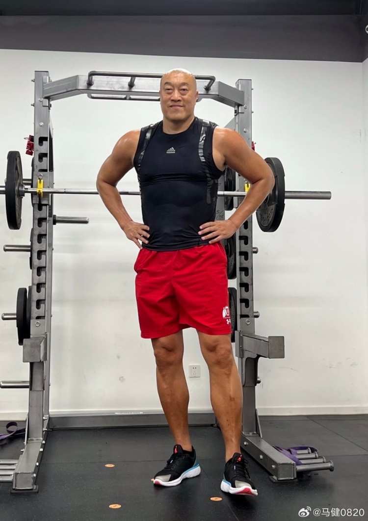 57岁马健晒健身照：退役23年体重每年1公斤匀速增长 表现还算及格