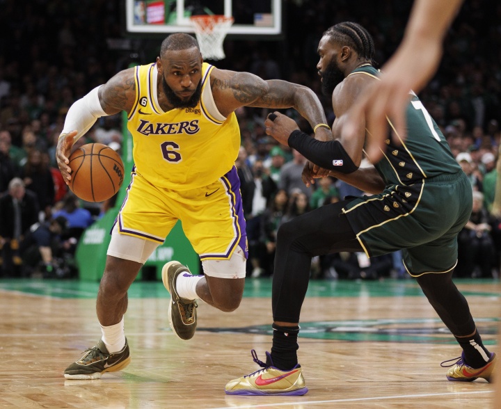 FOS：预测平台每年给詹姆斯1500万美元 是他76人薪水的3倍多
